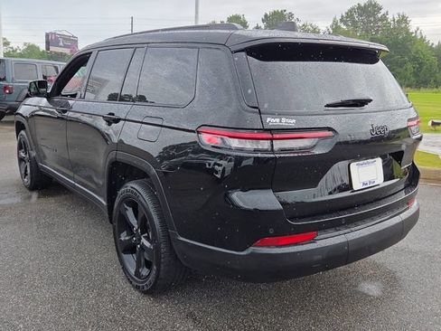 Used 2025 Jeep Grand Cherokee L Altitude RWD image 11