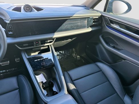 Used 2025 Porsche Macan 4S Electric image 24