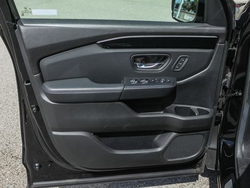 Used 2025 Honda Pilot EX-L image 22