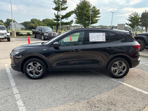 Used 2025 Ford Escape ST-Line Select AWD/4WD image 17