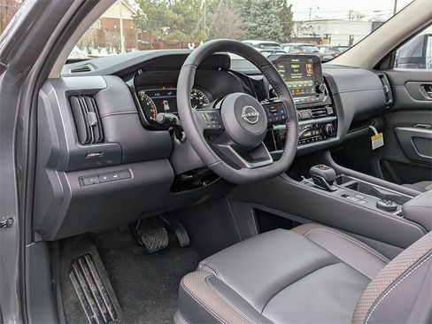 New 2025 Nissan Pathfinder SL image 10