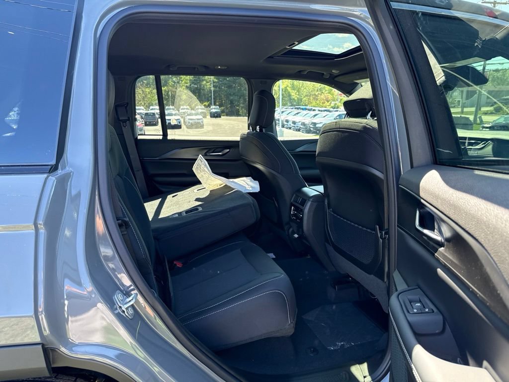 New 2027 Jeep Grand Cherokee Laredo X AWD/4WD image 24