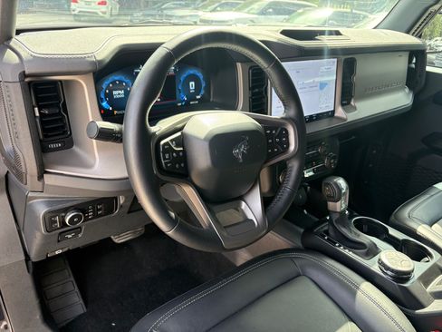 Used 2025 Ford Bronco Outer Banks AWD/4WD image 4