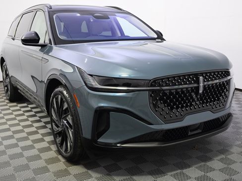 New 2026 Lincoln Nautilus Reserve w/ Jet Appearance Package image 8