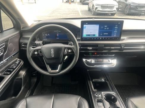 Certified 2024 Lincoln Corsair AWD image 16