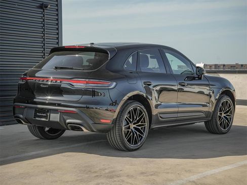 Certified 2025 Porsche Macan image 10