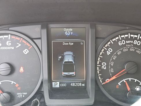 Used 2018 Toyota Tacoma SR AWD/4WD image 21