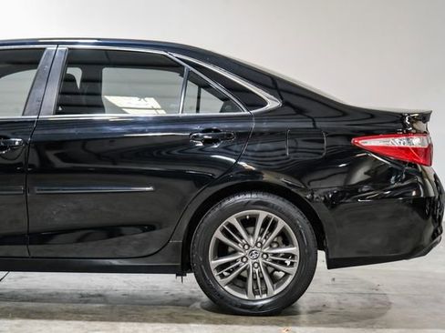 Used 2017 Toyota Camry SE image 19