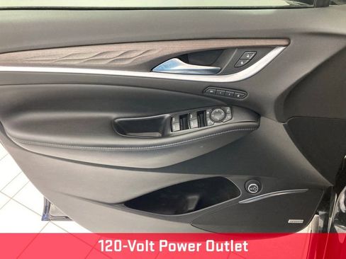 Used 2022 Buick Enclave Avenir image 16