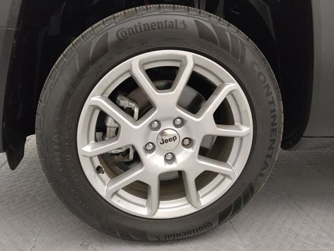 Used 2023 Jeep Renegade Latitude w/ Premium Group AWD/4WD image 31