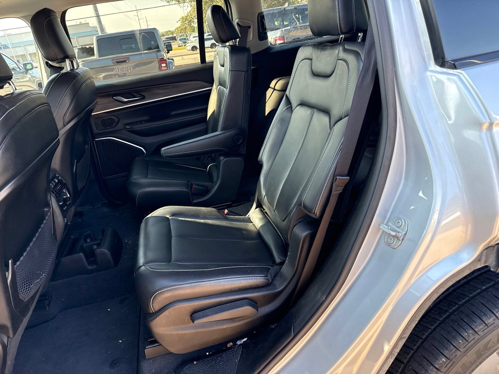 Used 2021 Jeep Grand Cherokee L Limited AWD/4WD image 12