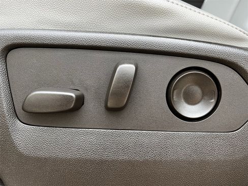 Used 2022 Chevrolet Tahoe Z71 w/ Luxury Package image 23