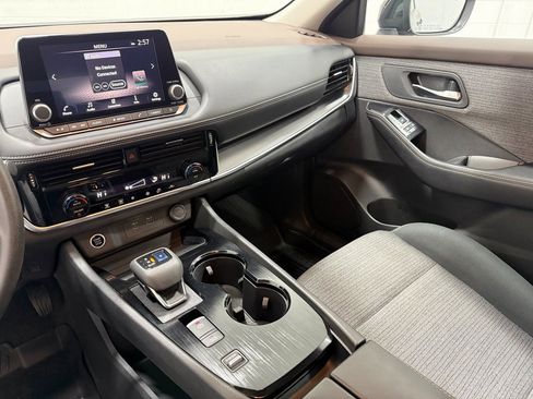 Used 2022 Nissan Rogue SV image 12