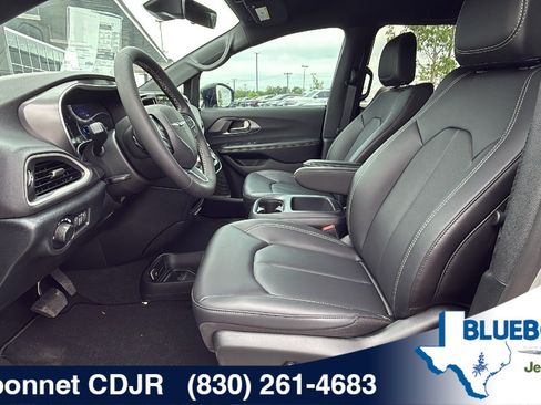 New 2026 Chrysler Voyager LX FWD image 10