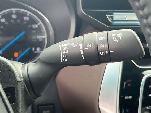 Certified 2024 Toyota Venza XLE image 26