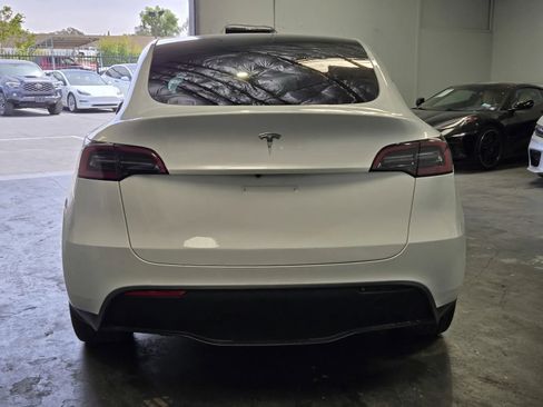 Used 2023 Tesla Model Y Long Range image 3