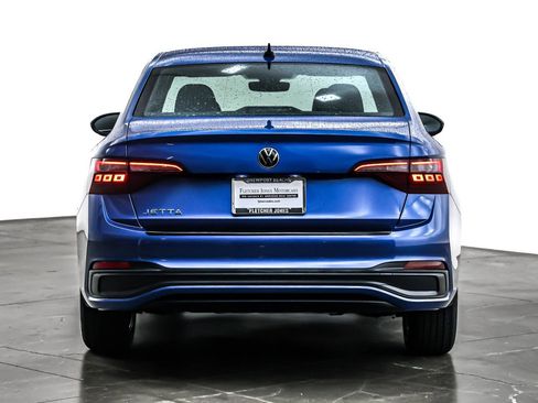 Used 2024 Volkswagen Jetta Sport image 4