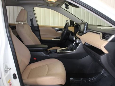 Used 2019 Toyota RAV4 XLE FWD image 22