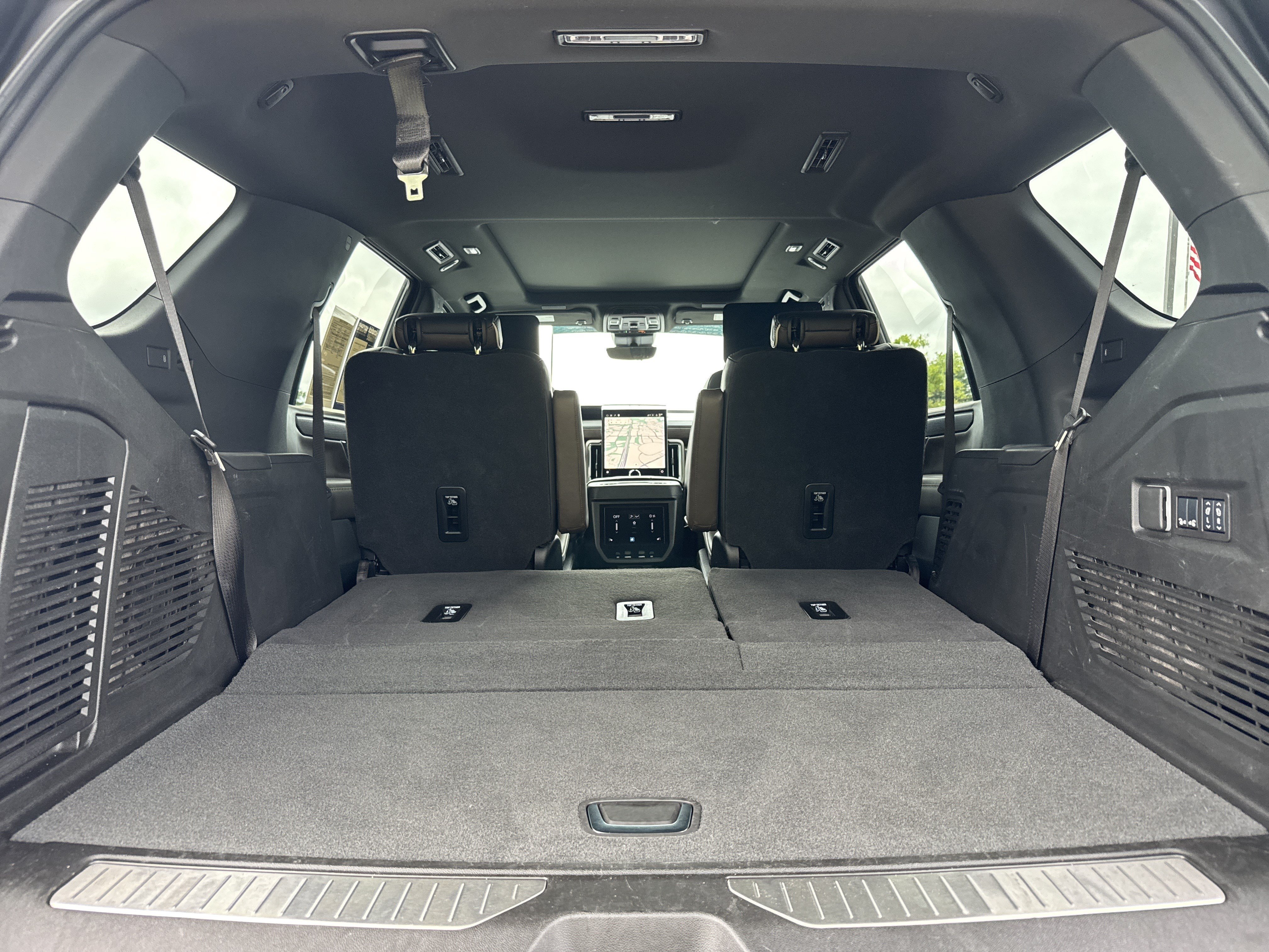 Used 2025 GMC Yukon Denali Ultimate AWD/4WD image 38