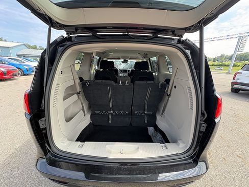 Used 2023 Chrysler Voyager LX FWD image 15
