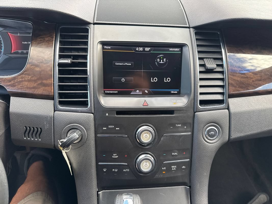 Used 2013 Ford Taurus Limited FWD image 29