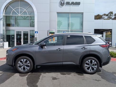 Used 2023 Nissan Rogue SV w/ SV Premium B Package image 2