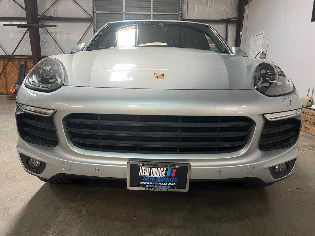 Used 2017 Porsche Cayenne AWD/4WD image 10
