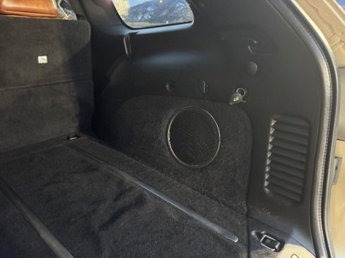 Used 2011 Jeep Grand Cherokee Overland image 30