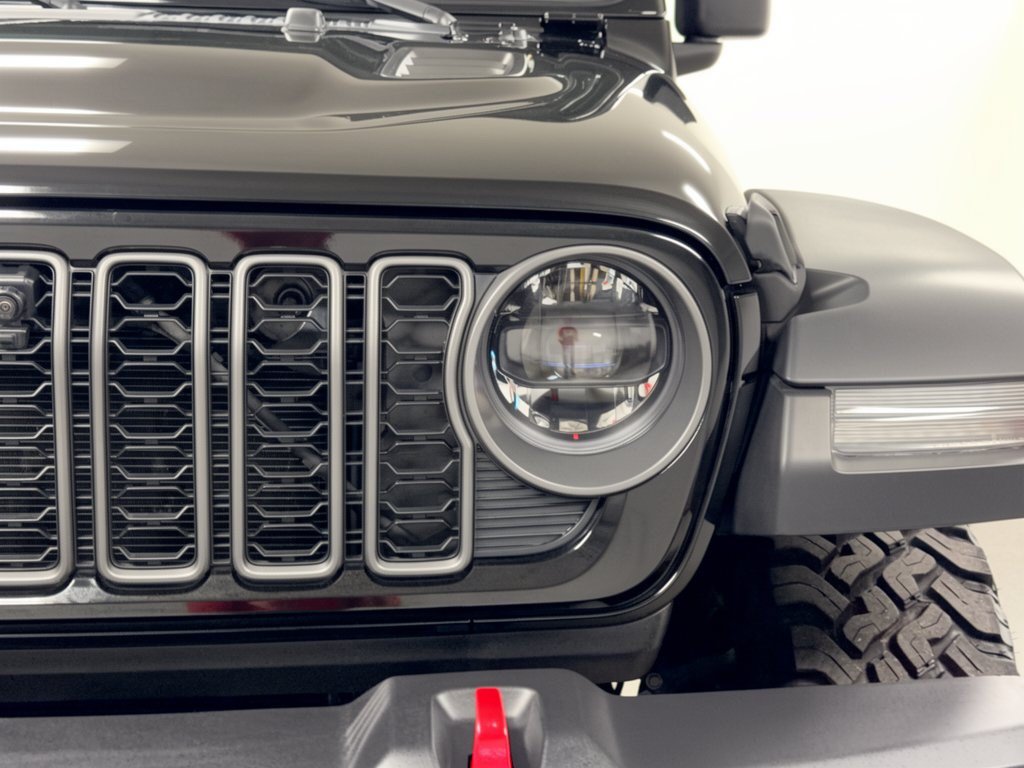Used 2025 Jeep Gladiator Rubicon w/ Technology Group AWD/4WD image 12