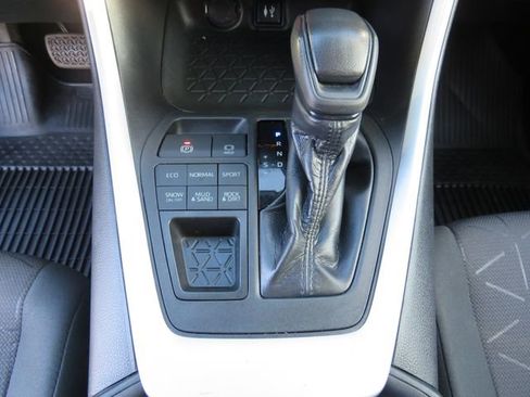 Used 2019 Toyota RAV4 XLE w/ Convenience Package image 23