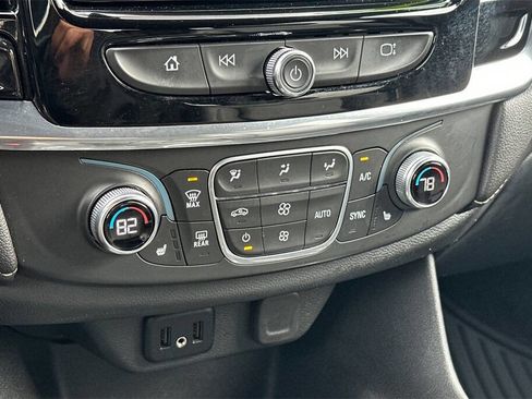 Used 2022 Chevrolet Traverse LT image 15