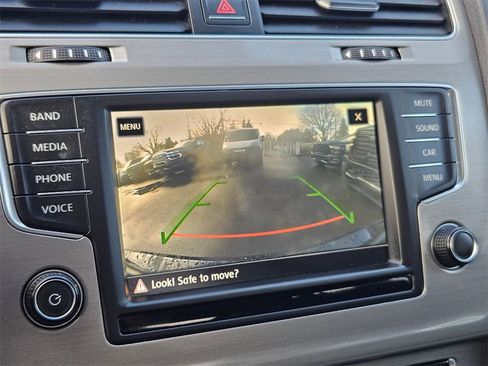 Used 2017 Volkswagen Golf S image 24