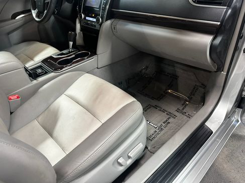 Used 2012 Toyota Camry XLE w/ Leather Pkg FWD image 29