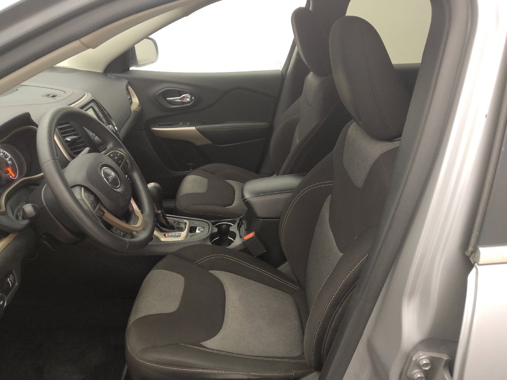 Used 2018 Jeep Cherokee Latitude FWD image 17