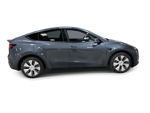 Certified 2023 Tesla Model Y AWD image 7