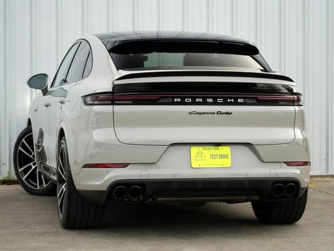 Used 2024 Porsche Cayenne Turbo image 6