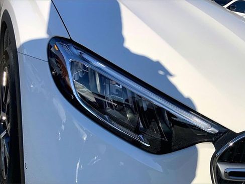 Used 2025 Mercedes-Benz GLC 350e 4MATIC image 24