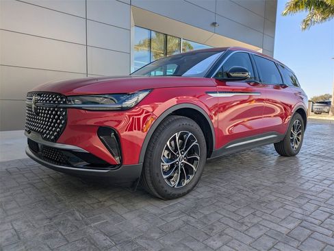 Used 2025 Lincoln Nautilus Premier image 8