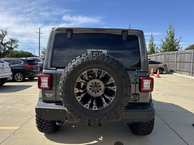 Used 2018 Jeep Wrangler Unlimited Sahara AWD/4WD image 6