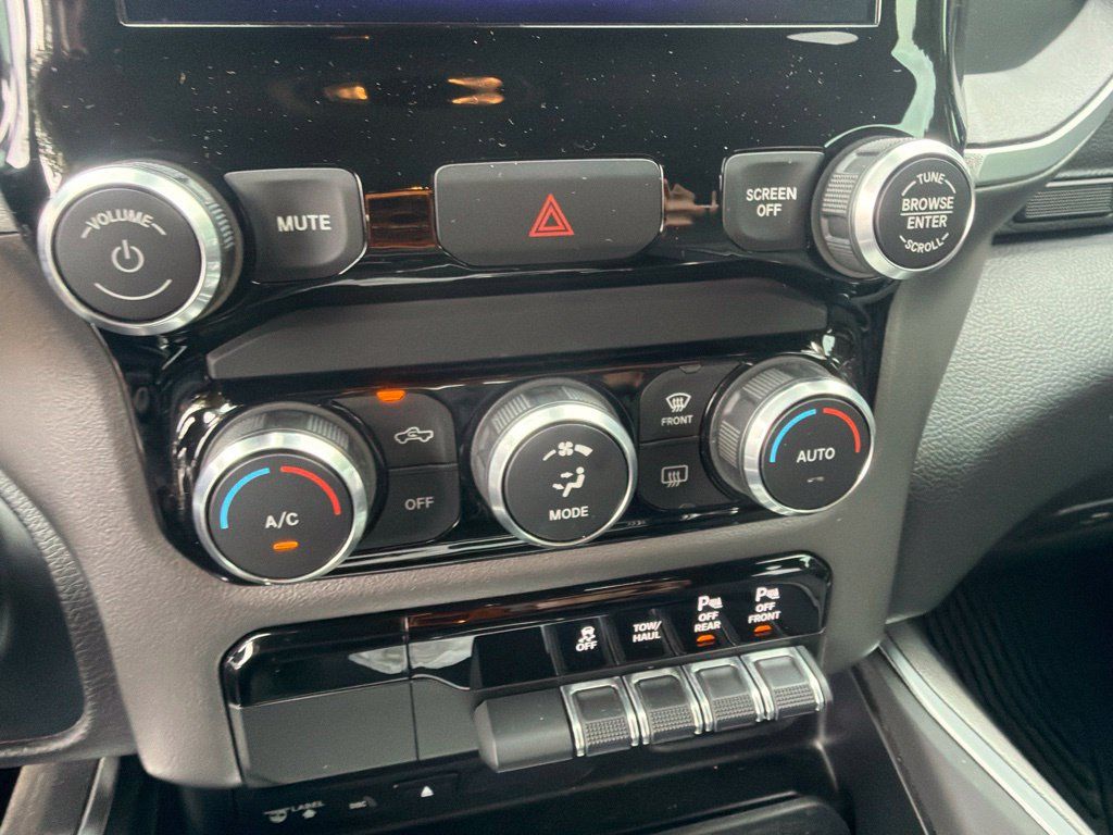 Used 2019 RAM 1500 Big Horn AWD/4WD image 12