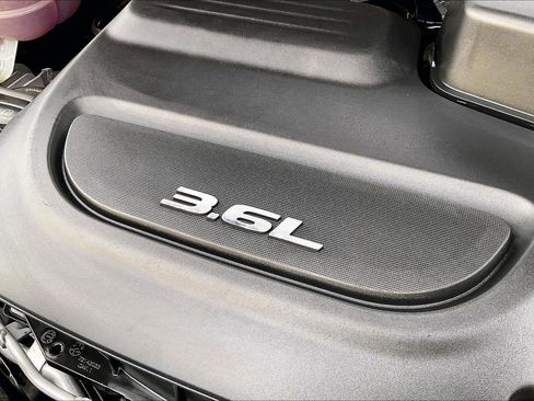 Used 2017 Chrysler Pacifica Touring w/ Tire & Wheel Group image 32