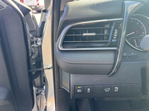 Used 2020 Toyota Camry LE image 20