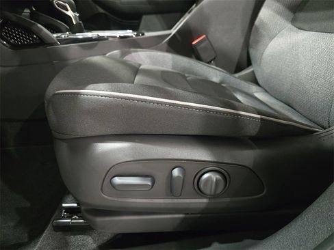 New 2025 Chevrolet TrailBlazer LT w/ Convenience Package image 29