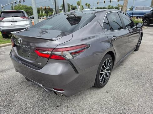 Used 2022 Toyota Camry SE w/ Convenience Package FWD image 5