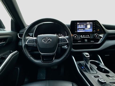 Used 2022 Toyota Highlander XSE image 11