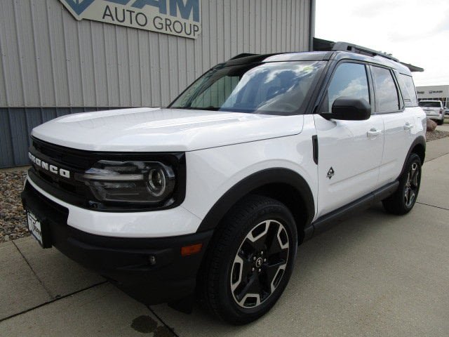 Used 2024 Ford Bronco Sport Outer Banks w/ Tech Package AWD/4WD image 1