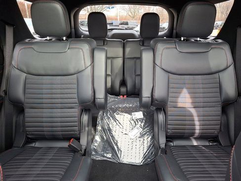 New 2026 Ford Explorer ST-Line w/ ST-Line Street Pack image 11