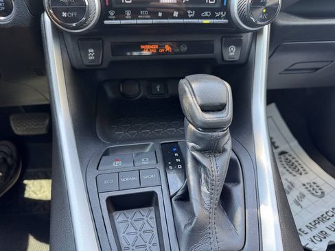 Used 2020 Toyota RAV4 XLE FWD image 24