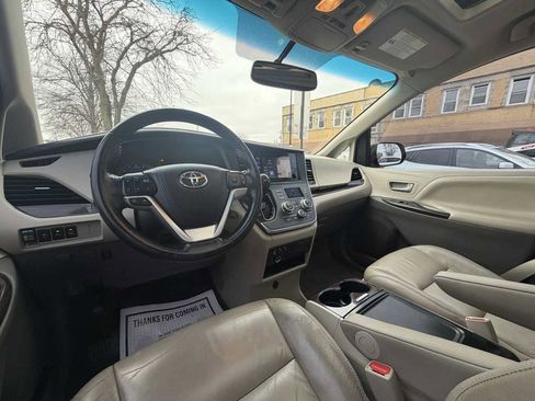 Used 2016 Toyota Sienna XLE w/ XLE Navigation Package image 18