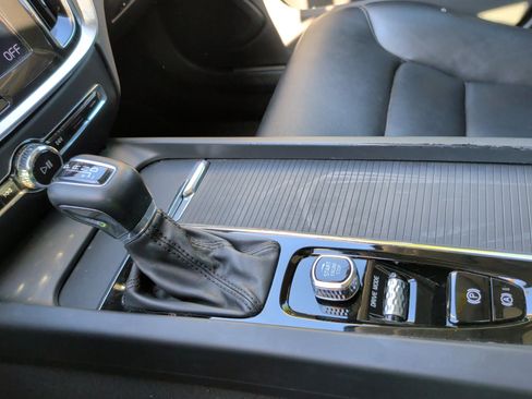 Used 2019 Volvo S60 T5 Momentum image 16